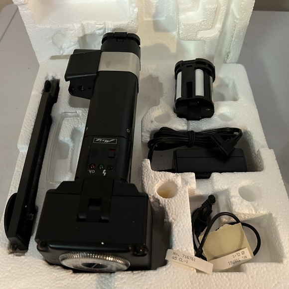 Metz Mecablitz 45 CT-1 Vintage Handle Mount Flash unused - opened box - Picture 2 of 3